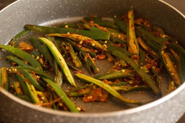 cooking lahsuni bhindi