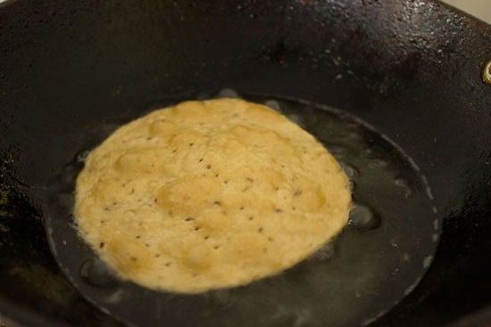 frying pakwan in hot oil. 