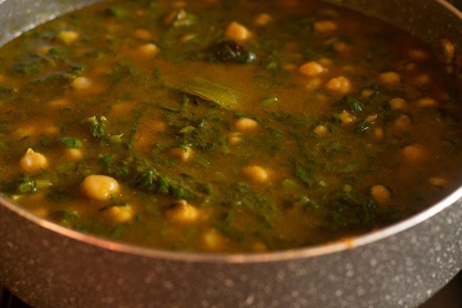 palak chole gravy in a pan