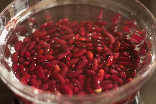 soaking rajma in water