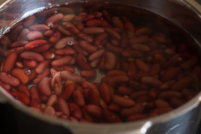 rajma added to pressure cooker