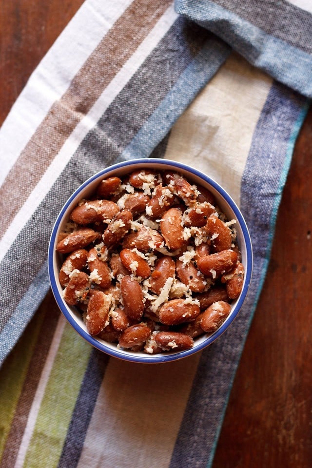 rajma sundal served in a blue rimmed white bowl.