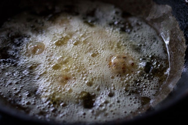 heat oil in kadai and add sabudana pakora