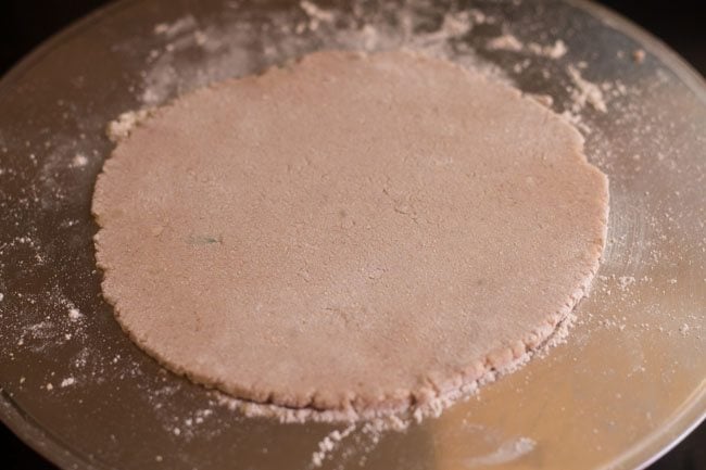 rolled singhare ki poori 