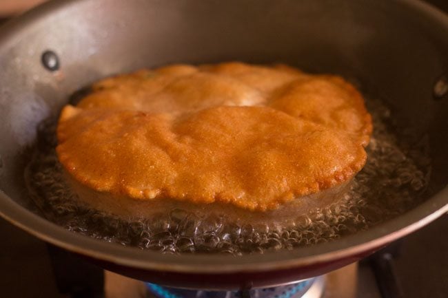 frying singhare ki poori 