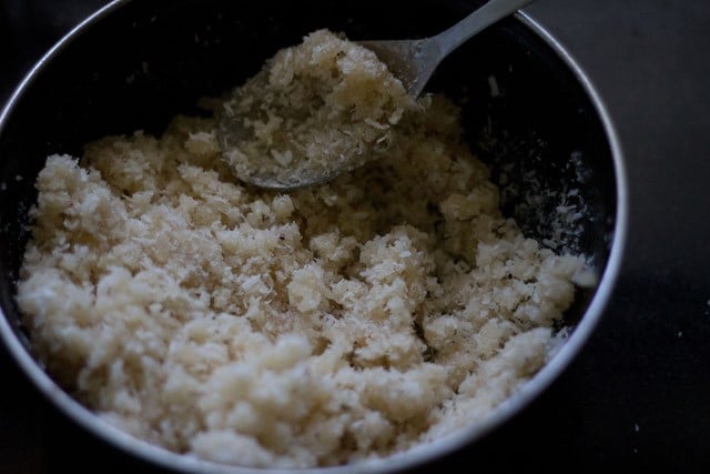 stir nariyal ke ladoo mixture