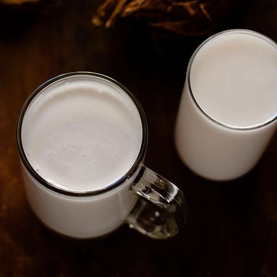 https://www.vegrecipesofindia.com/wp-content/uploads/2013/09/how-to-make-coconut-milk-recipe-1.jpg
