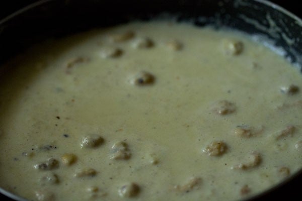 cooked makhane ki kheer in the pan