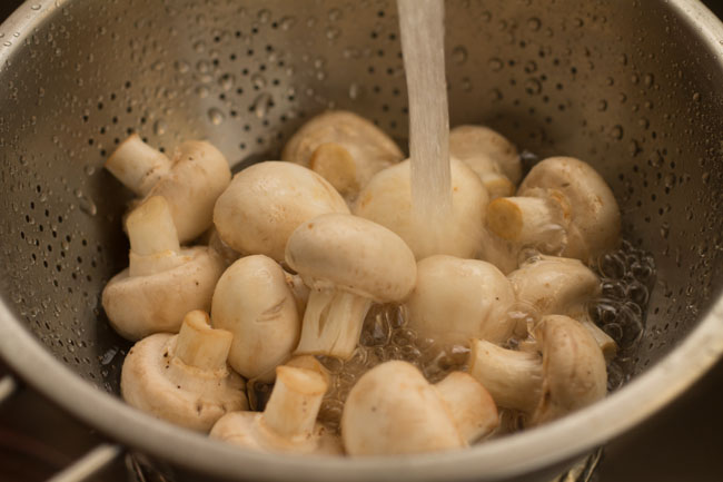 rinse mushrooms in fresh water