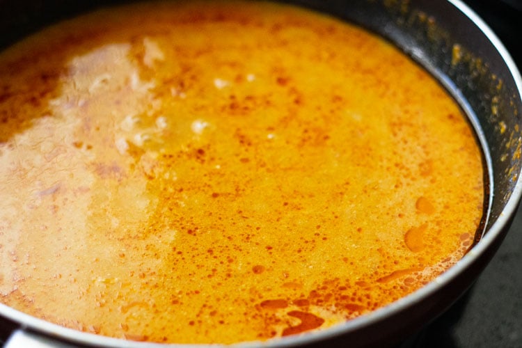 masala gravy being simmered