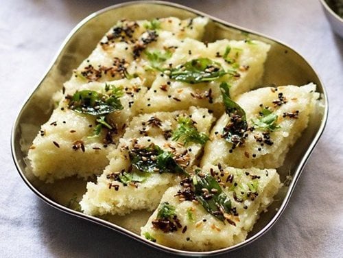 rava dhokla slices in a steel square plate