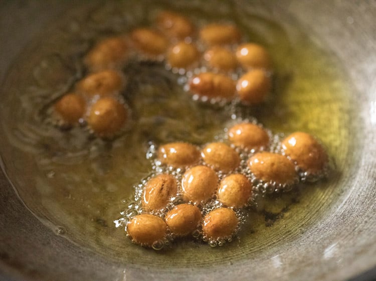 swollen raisins in hot ghee for rava kesari recipe. 