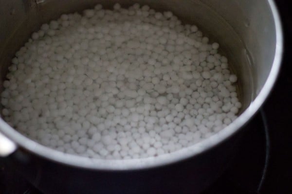 soaking sabudana in water. 