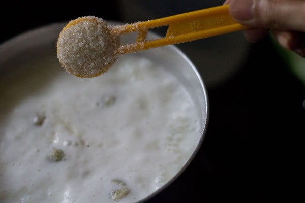 adding sugar to sabudana kheer.