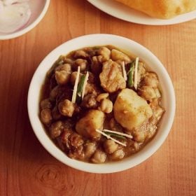 aloo chole recipe, aloo chole ki sabji recipe, punjabi aloo chana ki sabzi recipe