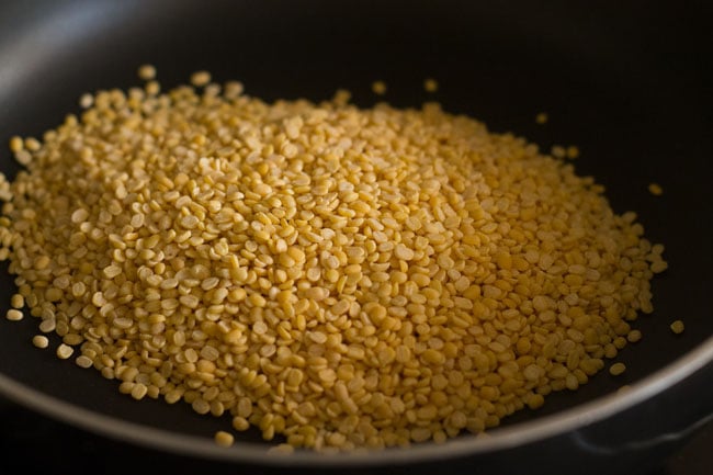 roasting moong dal