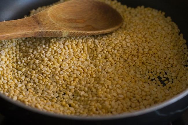 roasting moong dal