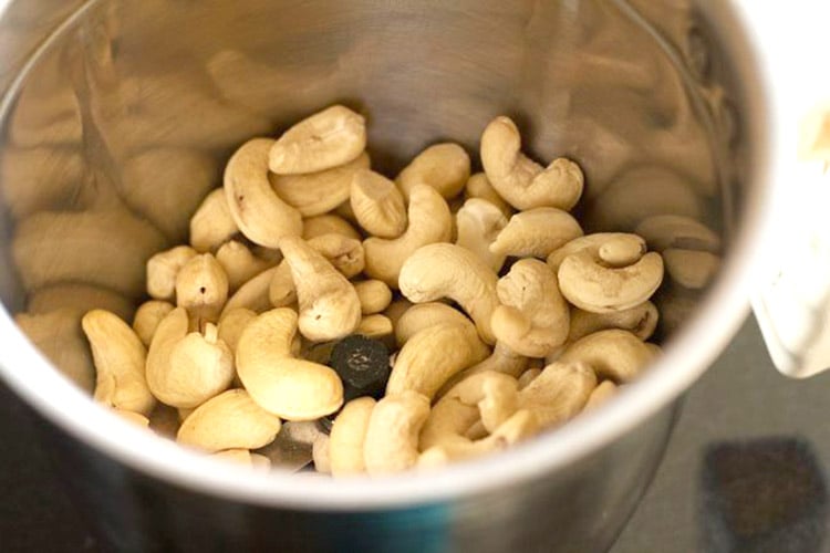 cashews in a blender
