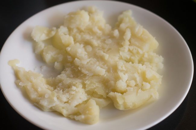 mashed potatoes in a plate
