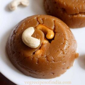 atte ka halwa garnished with cashews and served on a white plate.