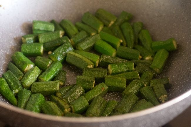 sauteing the bhindi