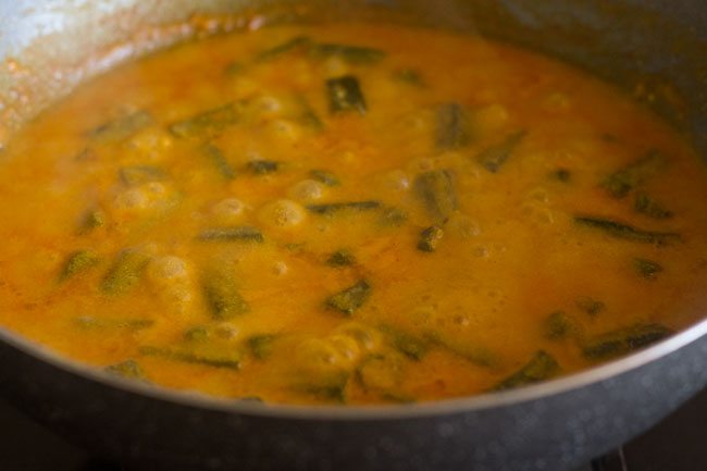 simmering dahi bhindi gravy