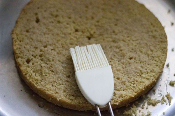 brush cake with pineapple syrup.