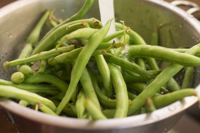 washing french beans in water