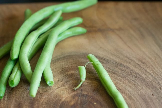 removing side strings from french beans