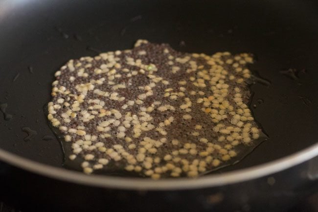 fry urad dal and mustard seeds