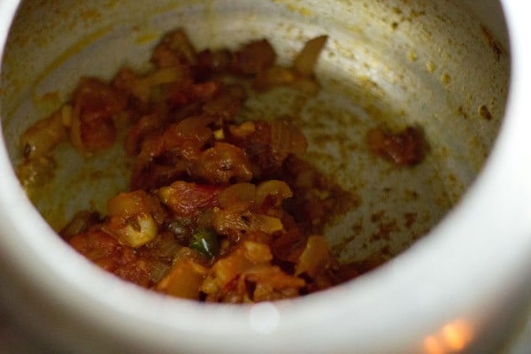 onion-tomato masala