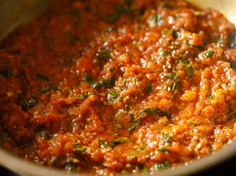 pizza sauce being cooled