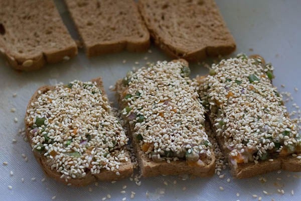 white sesame seeds sprinkled liberally over the filling on bread pieces. 