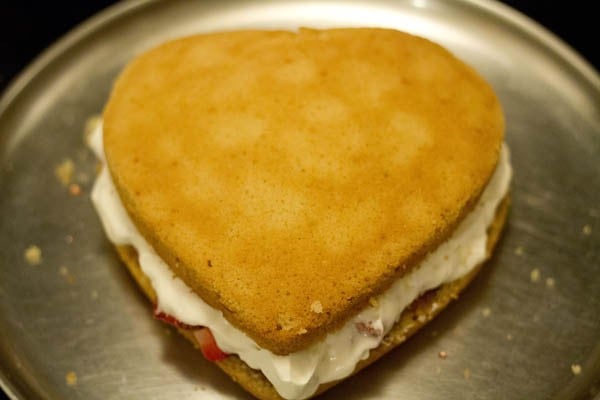 eggless strawberry cream cake sandwich