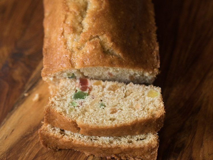 slicing tutti frutti cake