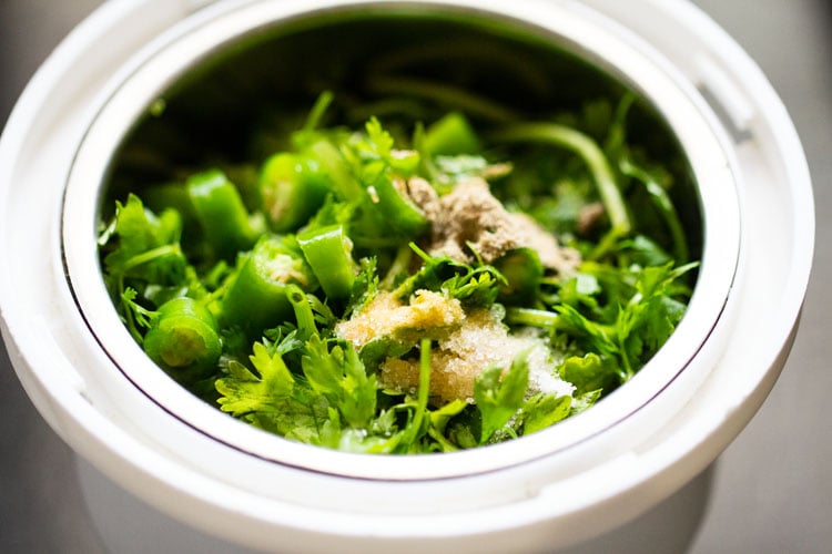 chopped coriander leaves, green chilies, salt and chaat masala in a small blender