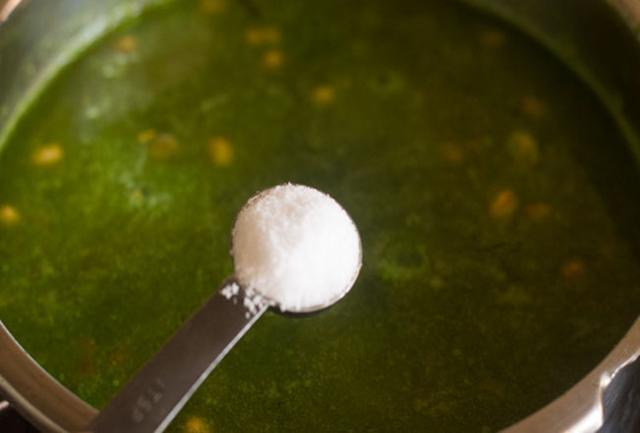 salt added to palak khichdi