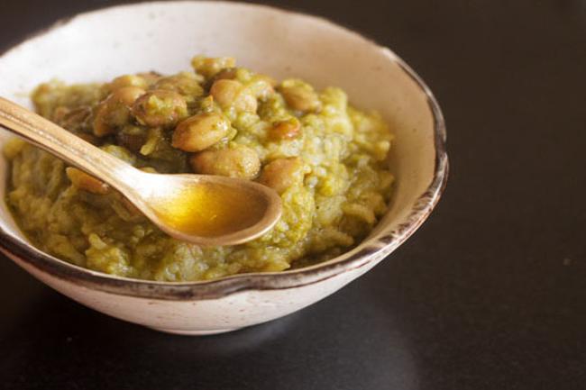 ghee added to palak khichdi 