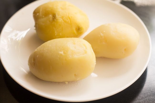 peeled boiled potatoes on a plate. 