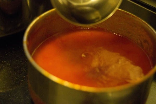 sodium benzoate mixture in hot tomato sauce