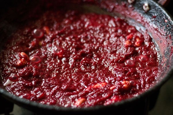 cooking the beetroot halwa