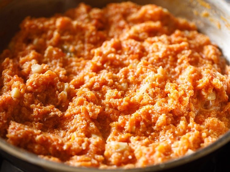 carrot halwa, gajar halwa, after reducing down to a thick, almost fudgy consistency.