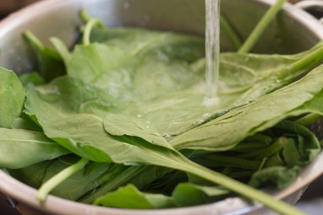 rinsing spinach