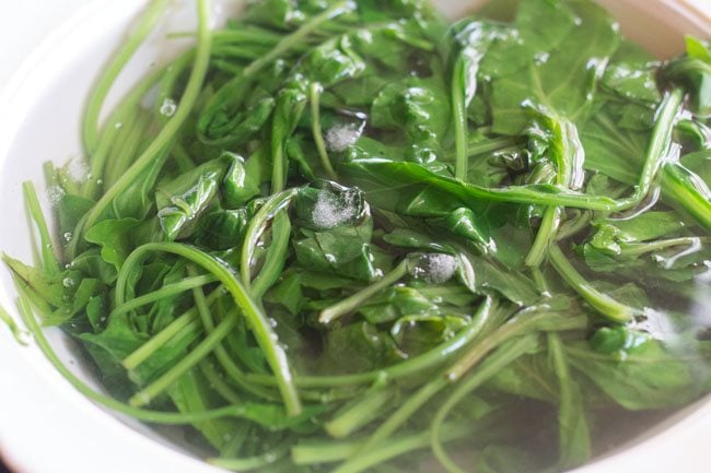 spinach added to ice cold water