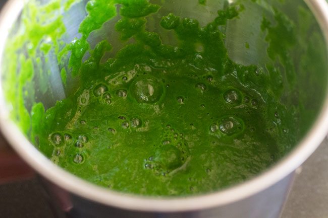 spinach puree in the blender
