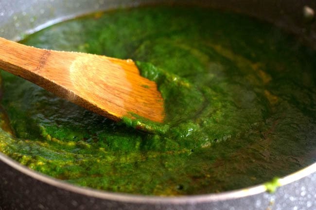 mix spinach puree with the masala paste