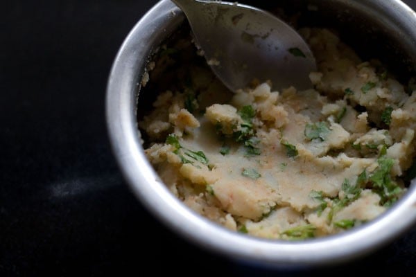 mashed potatoes stuffing in a bowl