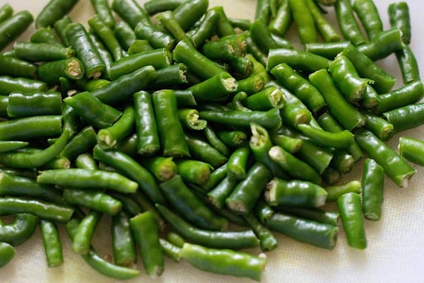 cleaned and chopped green chilies to make hari mirch ka achar.