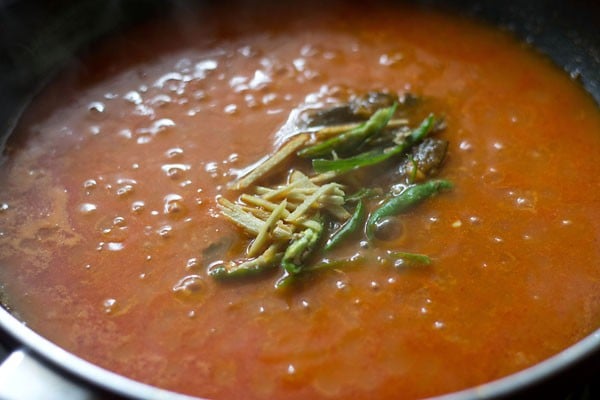 adding ginger and chilis to makhani gravy