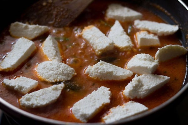 paneer cubes added to makhani gravy recipe